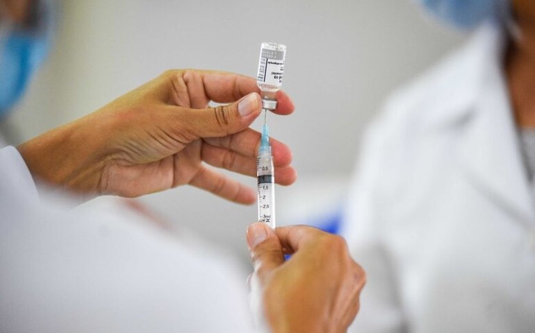 UE está no caminho para doar 450 milhões de doses de vacinas à África