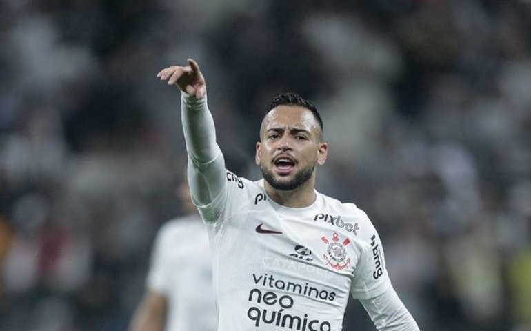 Maycon sofre grave lesão no joelho e não deve mais jogar pelo Corinthians na temporada
