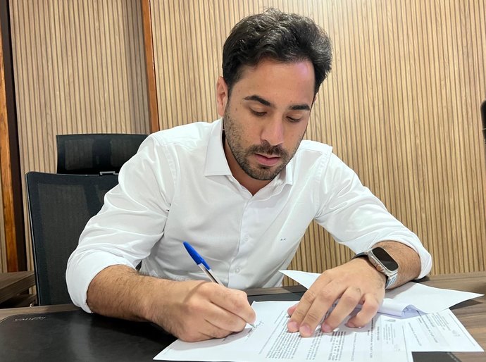 Prefeito de Santana do Mundaú anuncia reajuste salarial de 10% para professores