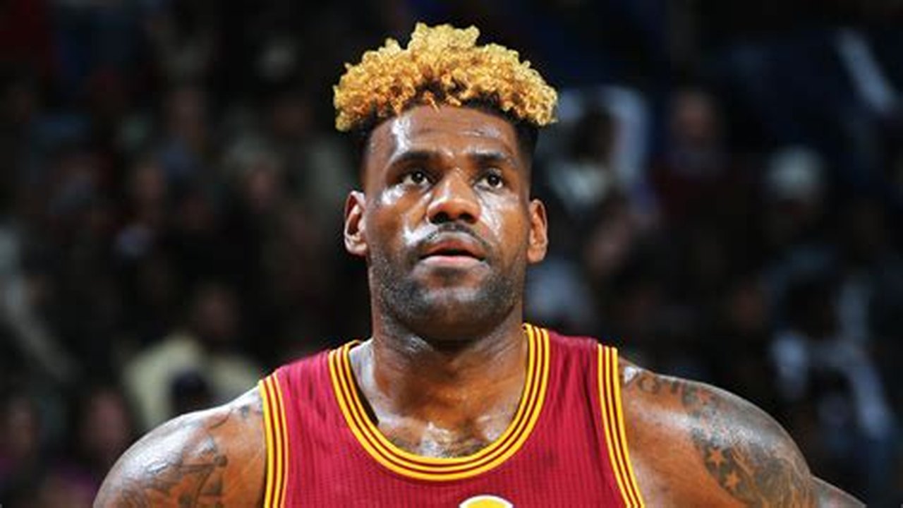LeBron James lança coleção de roupas e tênis com a Nike
