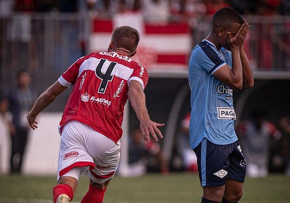 Vitória fácil do galo sobre o principal rival