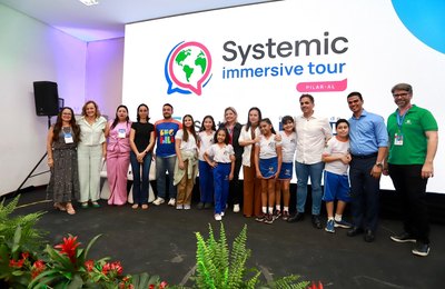 Pilar recebe gestores de todo o Brasil e apresenta modelo de educação bilíngue que se tornou referência nacional