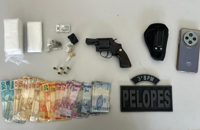 Polícia Militar prende dois por posse ilegal de arma e tráfico de entorpecentes em Arapiraca