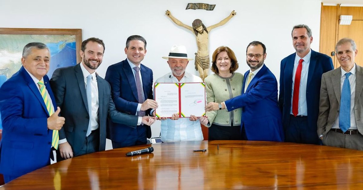 Lula envia projeto para aumentar teto do MEI para R$ 140 mil e permitir até dois funcionários