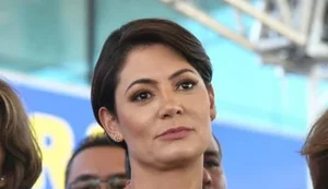 Michelle Bolsonaro reage a ataques de Allan dos Santos e diz agir com aval do ex-presidente