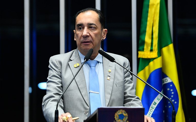 Kajuru critica supersalários e cobra fim de 'penduricalhos' acima do teto