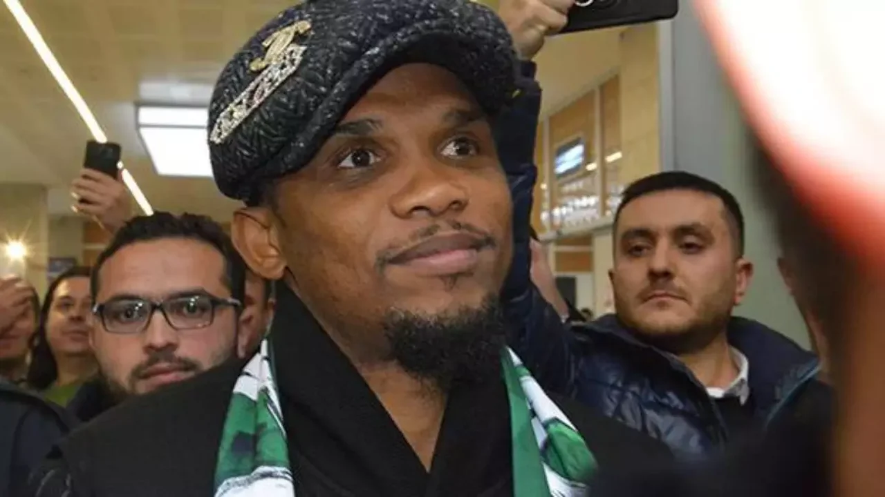 Samuel Eto'o sai em defesa de Infantino após críticas: 'Não fez nada de errado'