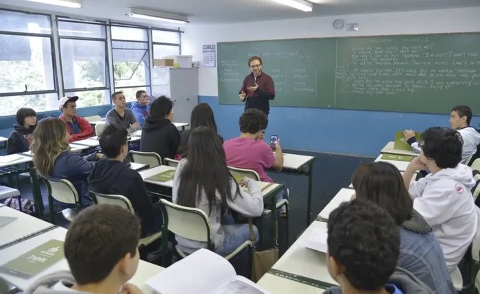 Piso salarial será reajustado em 5,4%, passando de R$ 4.867,77 para R$ 5.130,63, válido para a rede pública de todo o país, com jornada de 40 horas semanais