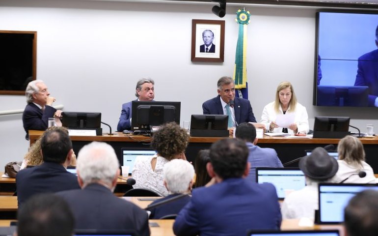 Conselho de Ética aprova cassação do mandato do deputado Glauber Braga