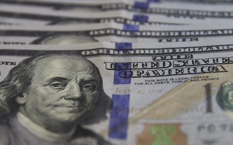 Dólar fecha em alta a R$ 5,33, maior valor em dez dias, à espera de dados dos EUA