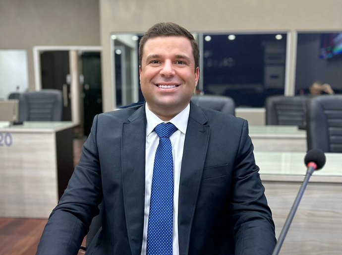 Marcelo Palmeira retorna ao plenário após vitória eleitoral