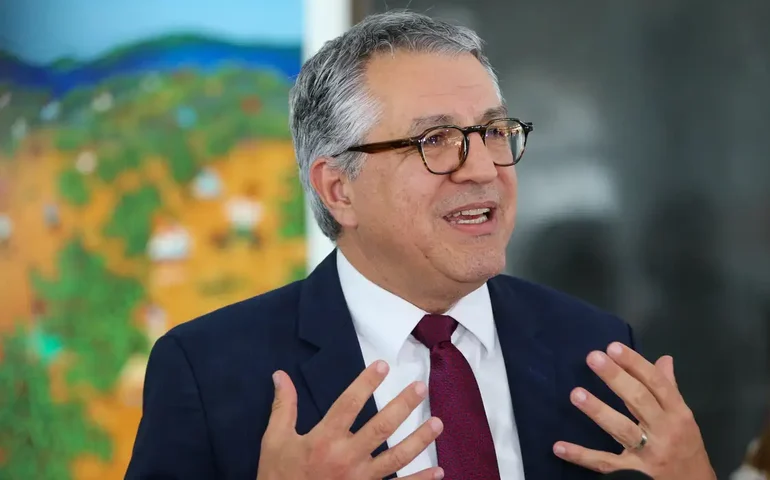 Padilha fala em regulamentar tributária em dezembro e quer tirar projetos anti-STF do caminho