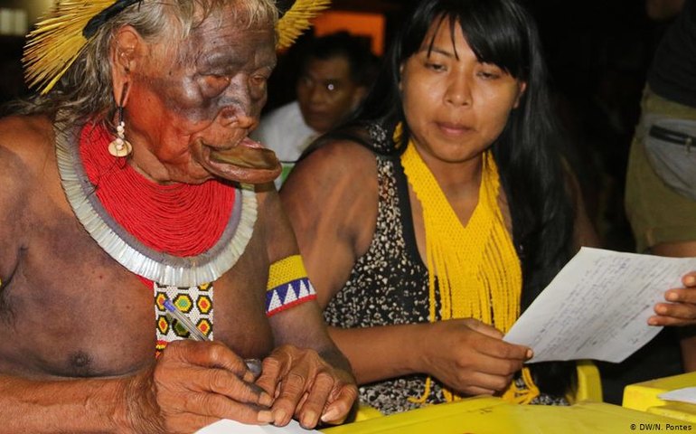 Manifesto assinado por Raoni cobra cumprimento da lei por Bolsonaro