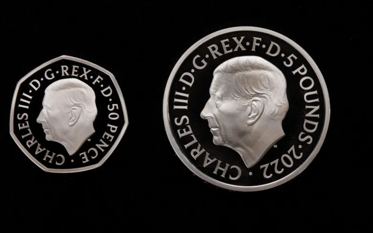 Novas moedas com retrato do rei Charles III entram em circulação no Reino Unido