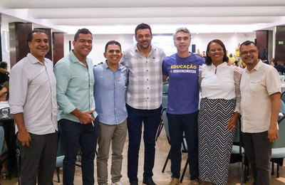 Rafael Brito comemora aprovação da lei que garante afastamento remunerado para mestrado e doutorado de professores da rede pública
