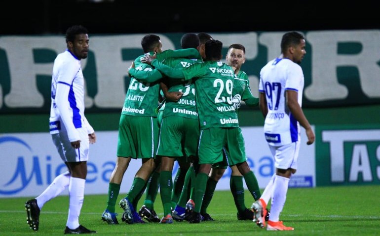 Após jogo do Catarinense, Chapecoense revela novos casos de covid-19 no elenco