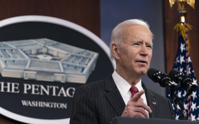 Biden faz 1º discurso na Casa Branca após atentado nos EUA com uma piada sobre si mesmo