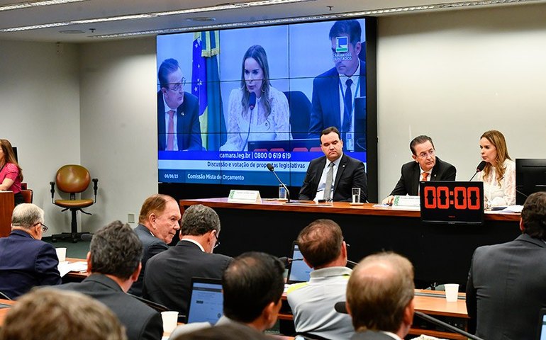 Deputados avaliam impor limites ao governo em bloqueio de emendas parlamentares