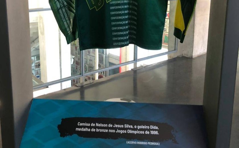 Sai Pelé, entra alagoano Dida: camisa do goleiro ficará exposta no Museu do Futebol enquanto a 10 usada na Copa de 70 vai para &#8220;descanso&#8221;