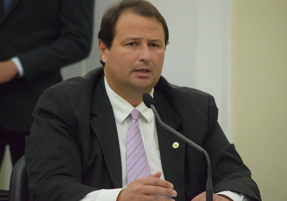 Candidato que mordeu a orelha de vereador continua inelegível