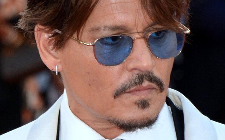 Astro de Hollywood Johnny Depp prestigia jogo do Boca Juniors na Bombonera