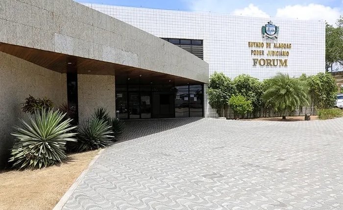 Julgamento de Dernival Pereira foi realizado no Fórum em Arapiraca Julgamento de Dernival Pereira foi realizado no Fórum em Arapiraca