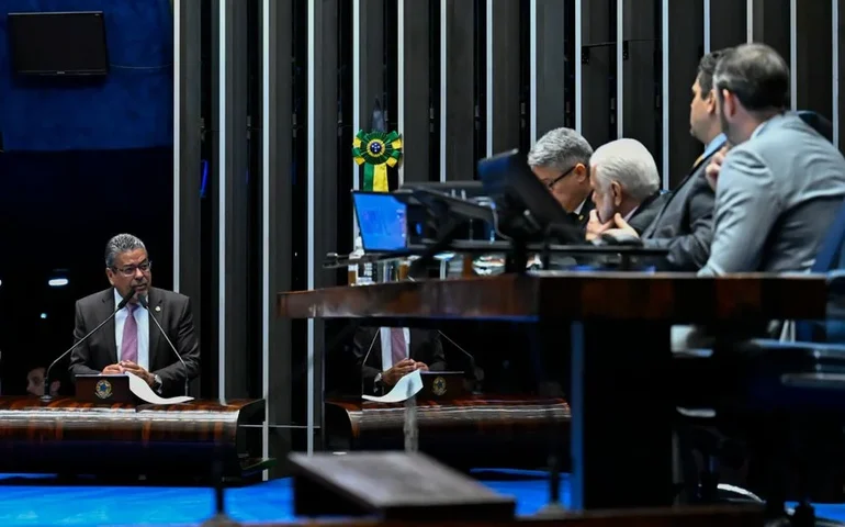 Aprovada atuação do serviço social nos hospitais públicos; texto vai à sanção