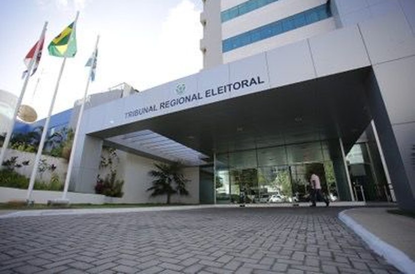 Justiça Eleitoral determina que João Henrique Caldas pare de veicular acusações falsas contra Renan Filho na propaganda de TV