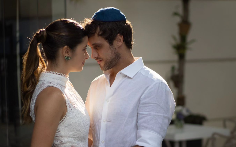 Ex-galã de 'Malhação' se casa após pedido de noivado na guerra