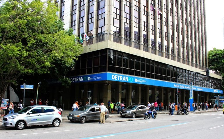 Detran.RJ faz mutirão para emitir carteiras de identidade para estudantes que farão Enem