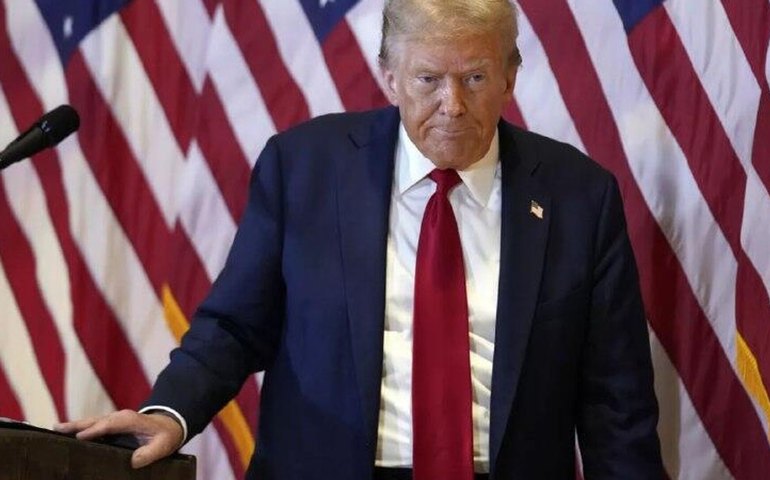 Trump faz nova ameaça ao Irã: 'Ajuda está a caminho'