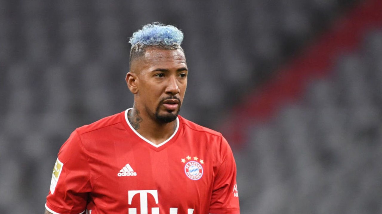 Após protesto da torcida, Bayern desiste de recontratar Boateng, acusado de violência doméstica