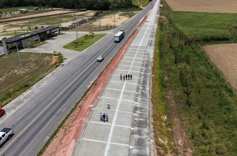 Ministro vistoria avanço do Arco Metropolitano de Maceió, com 7,18 km de pavimentação executados