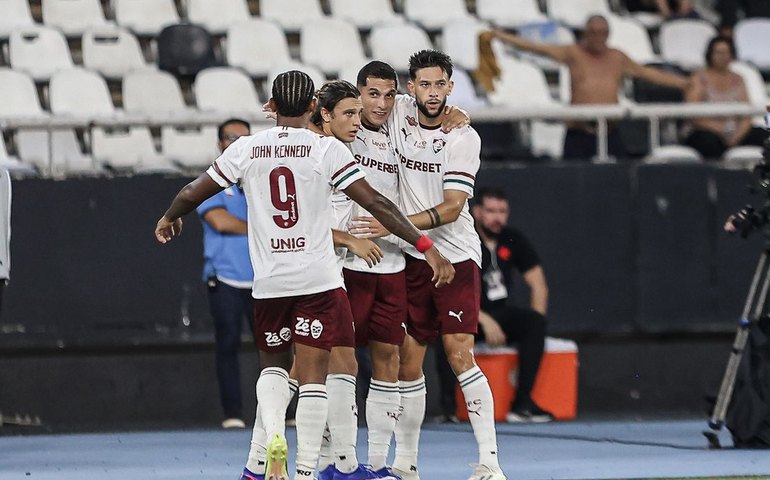 Fluminense vence Vasco e larga na frente por vaga na final do Carioca