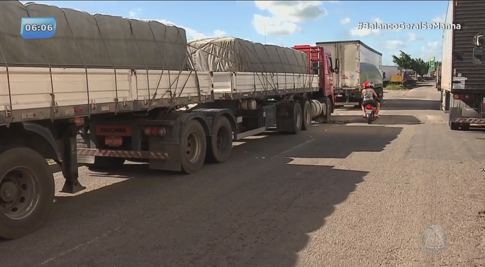 Caminhoneiros mantêm bloqueios em rodovias Sergipe -