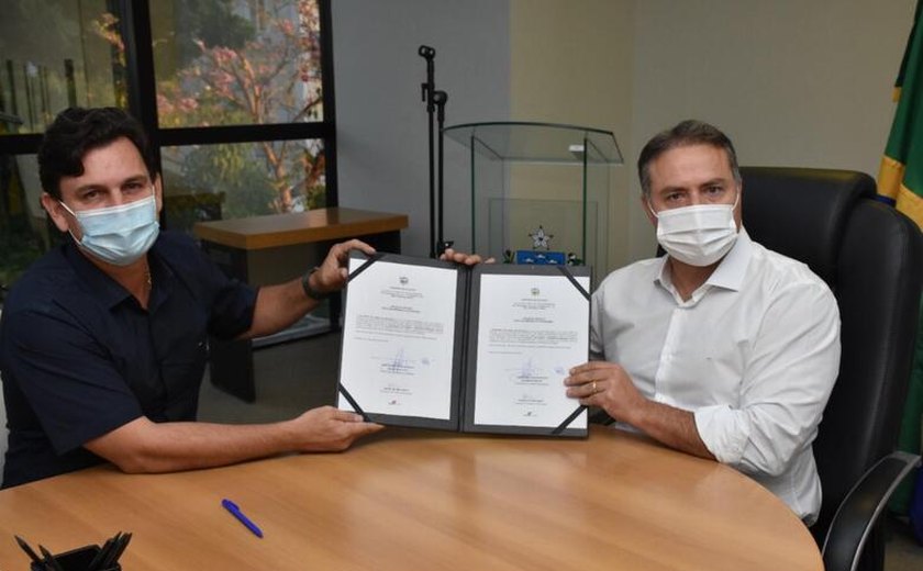 Prefeito Marcelo Beltrão e governador Renan Filho assinam convênio para pavimentação de diversas ruas em Coruripe