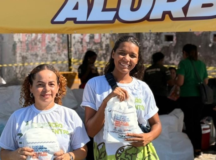 Cooperativa realiza coleta seletiva durante competição na orla de Maceió