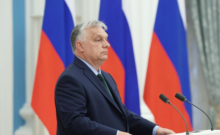 Europa pode cair na corrida armamentista com russos, tendo exércitos fracos, diz Orbán