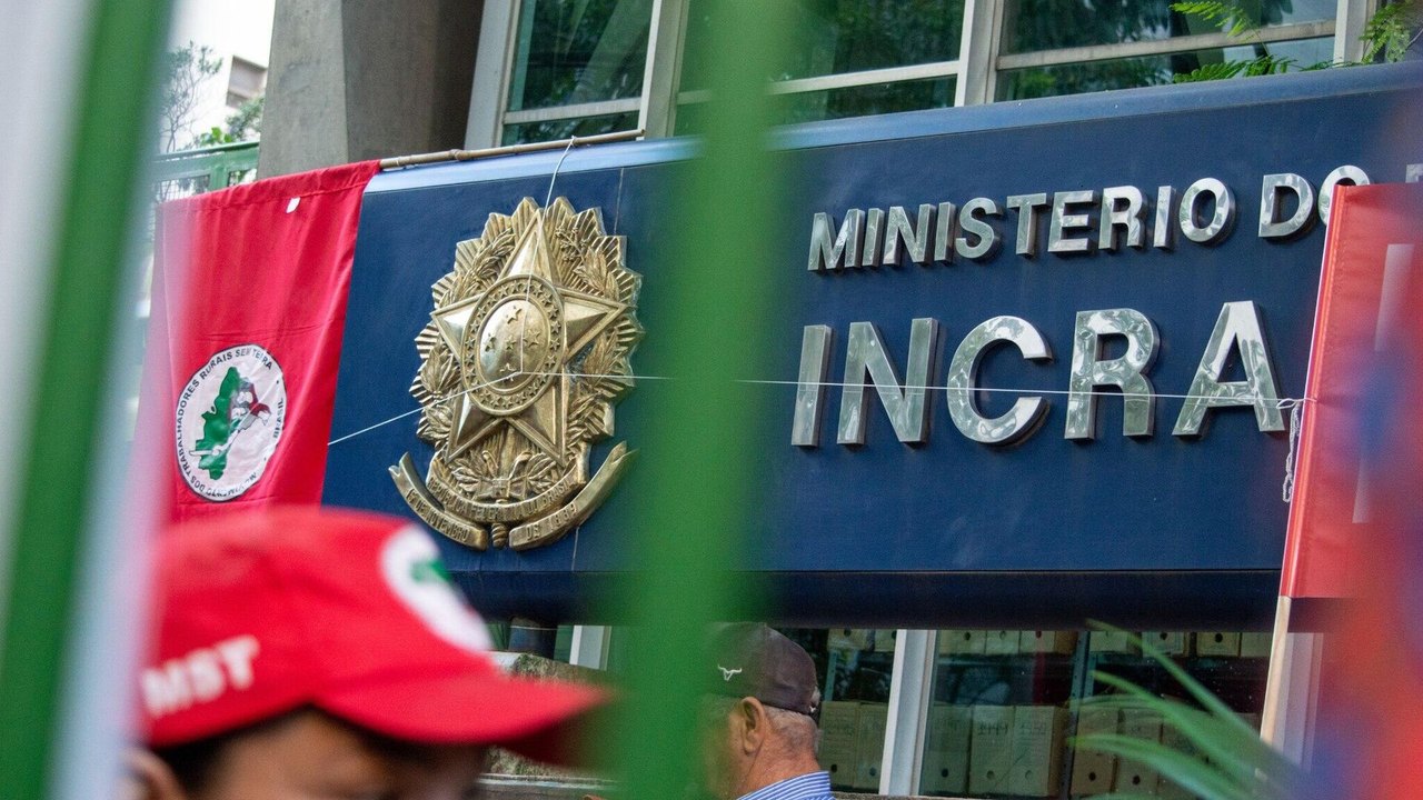 MST ocupa órgão do governo em SP e cobra ações de Lula na reforma agrária