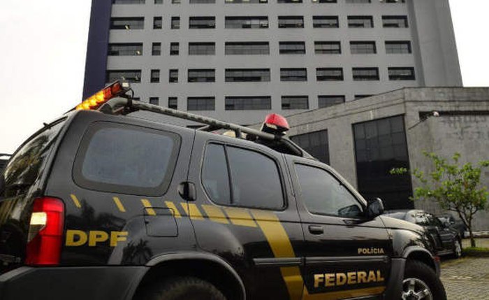 A interceptação de telefones e e-mails mostrou que o grupo falsificava vistos e passaportes brasileiros em países da África Oriental.