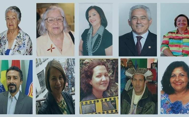 Conselho de Educação homenageia educadores com entrega de Comenda