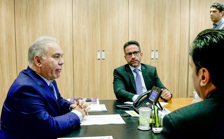 Paulo Dantas solicita ao Ministério da Saúde habilitação de leitos de novos hospitais e UPAs