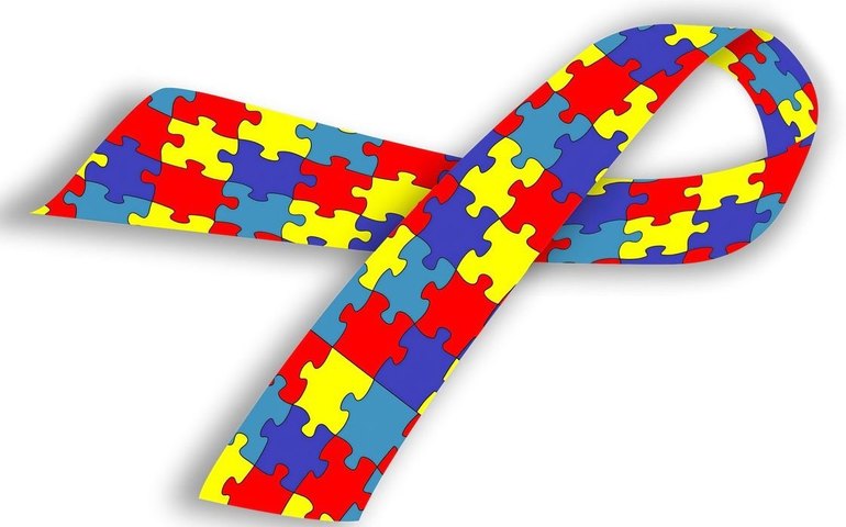 Lei amplia direito de atendimento prioritário e reserva de assentos a autistas e outros grupos. Entenda