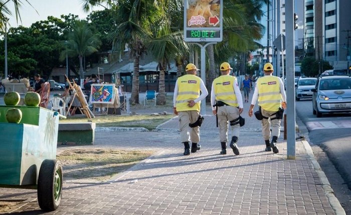 Agentes do Ronda no Bairro acionaram os bombeiros para socorrer idosa