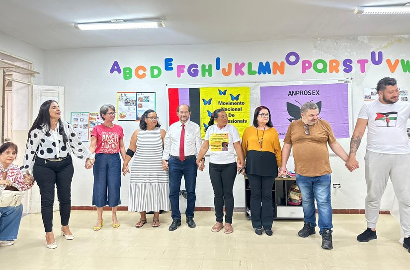 Inclusão e Educação: Vereador Dr. Cleber Costa participa da primeira aula de alfabetização para profissionais do sexo em Maceió