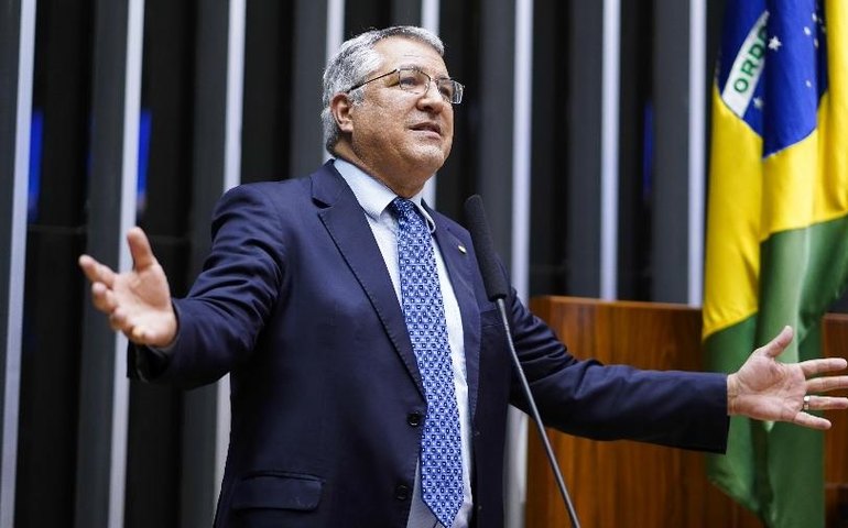 Brasil tem taxa de juros desproporcional para atual situação do País, diz Padilha