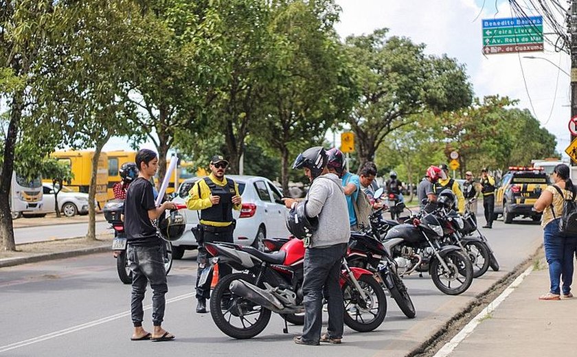 Ruído Zero: operação autua motos que fazem barulho excessivo no trânsito de Maceió