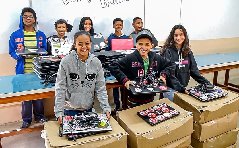 Computadores que seriam descartados promovem inclusão digital em comunidade de Betim