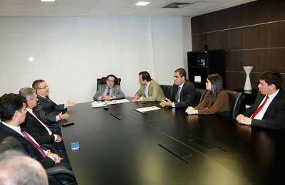 Presidente Tutmés Airan reúne-se com defensores públicos que atuam em Arapiraca