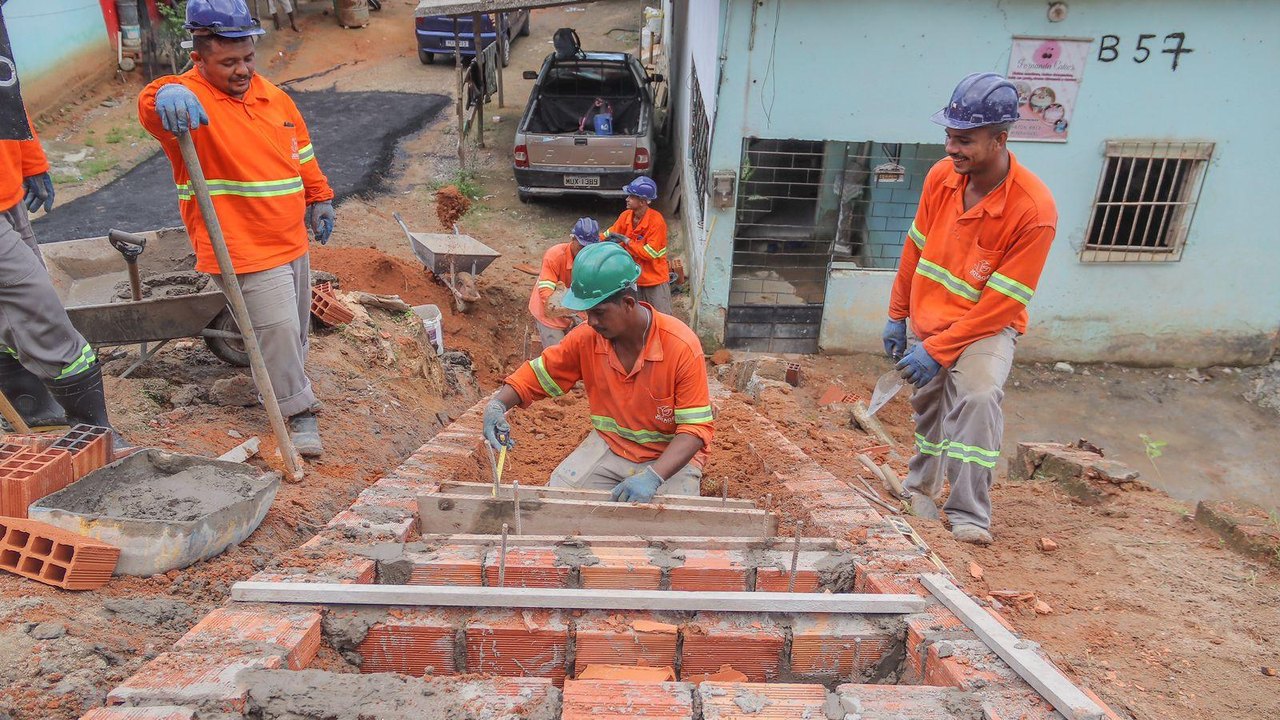 Prefeitura de Maceió leva serviços de Infraestrutura às grotas da Goiabeira e Pitanguinha